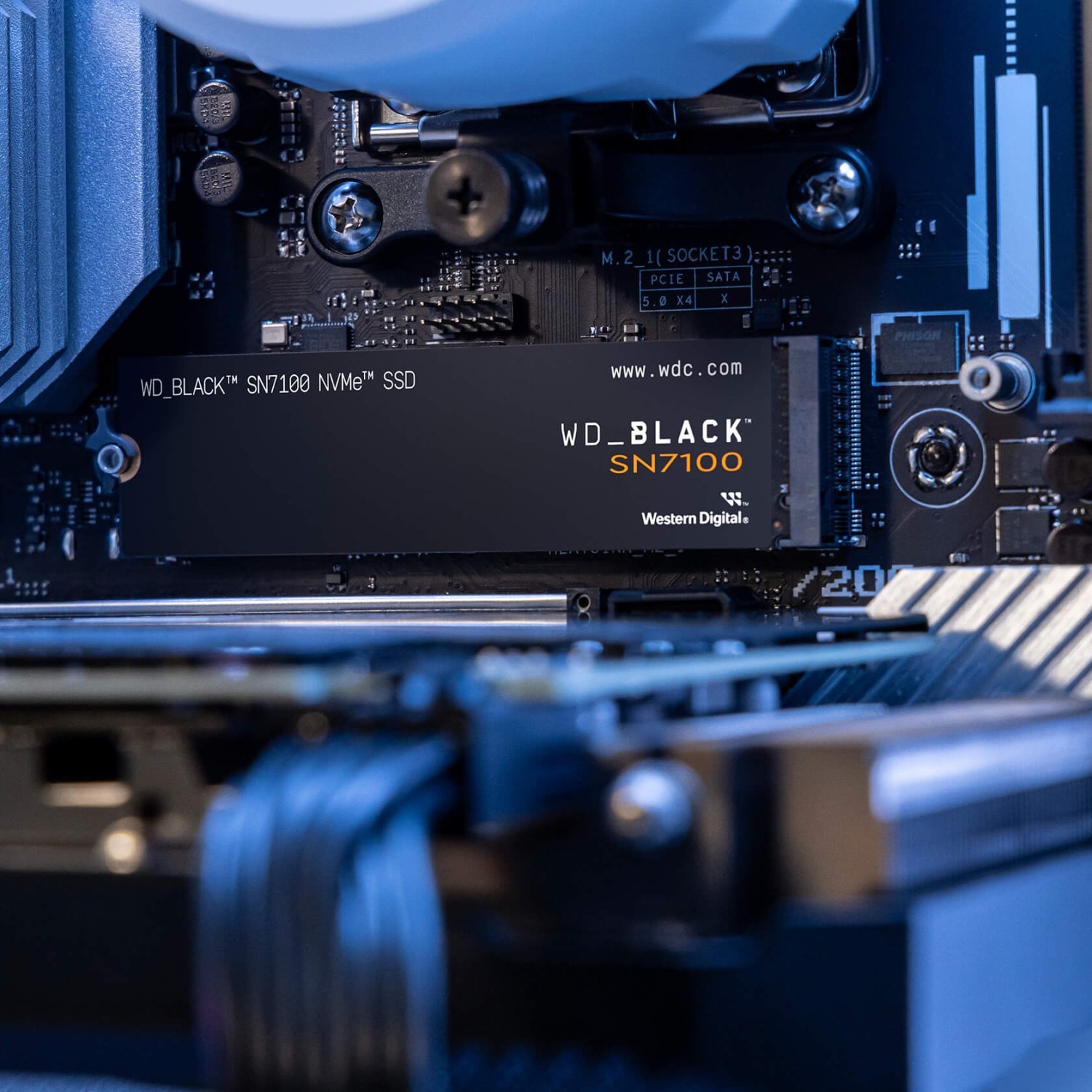 Твердотельный накопитель SSD WD BLACK SN7100 M.2 2000GB (WDS200T4X0E)