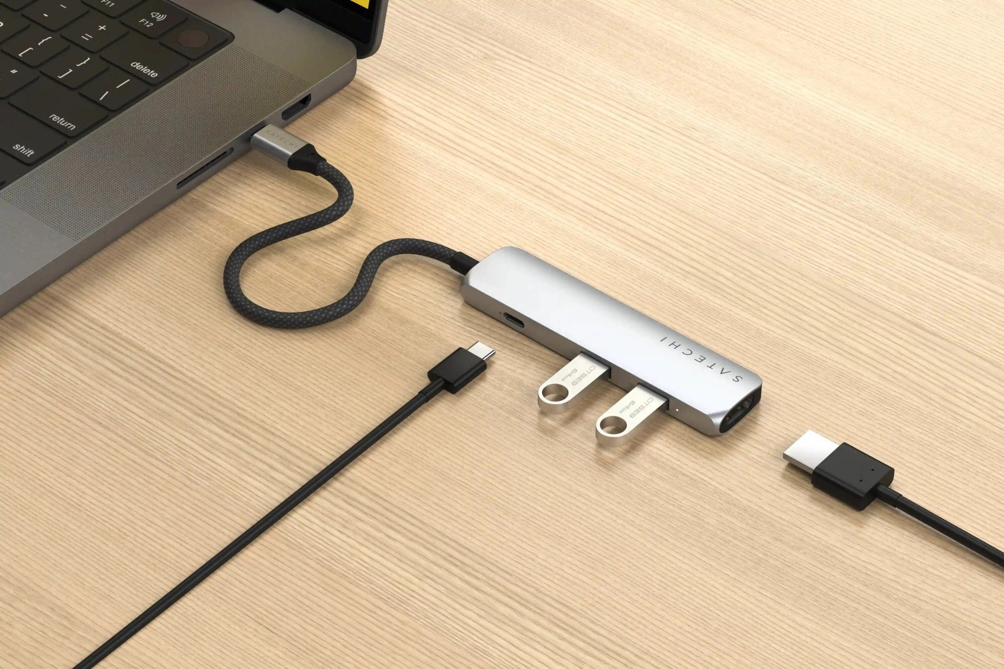 USB-хаб Satechi 4-in-1 USB-C Slim Multiport Adapter 4K - Silver (ST-P4SS)