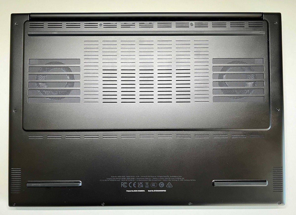 Ноутбук Razer Blade 16 16" (RZ09-05286EN3-R3E1)