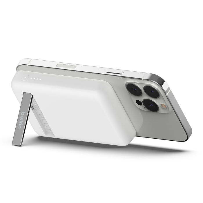 Портативный внешний аккумулятор Belkin Magnetic Wireless Power Bank 5K + Stand, WHITE (BPD004btWT)