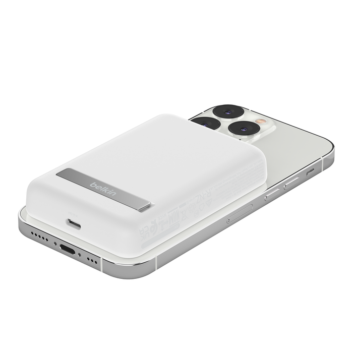 Портативный внешний аккумулятор Belkin Magnetic Wireless Power Bank 5K + Stand, WHITE (BPD004btWT)