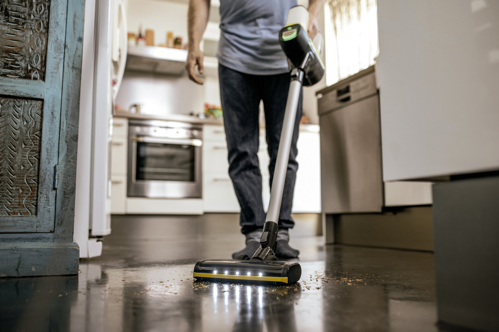 Беспроводной вертикальный пылесос Karcher VC 6 Cordless ourFamily (VC 6 Cordless ourFamily 1.198-670.0)