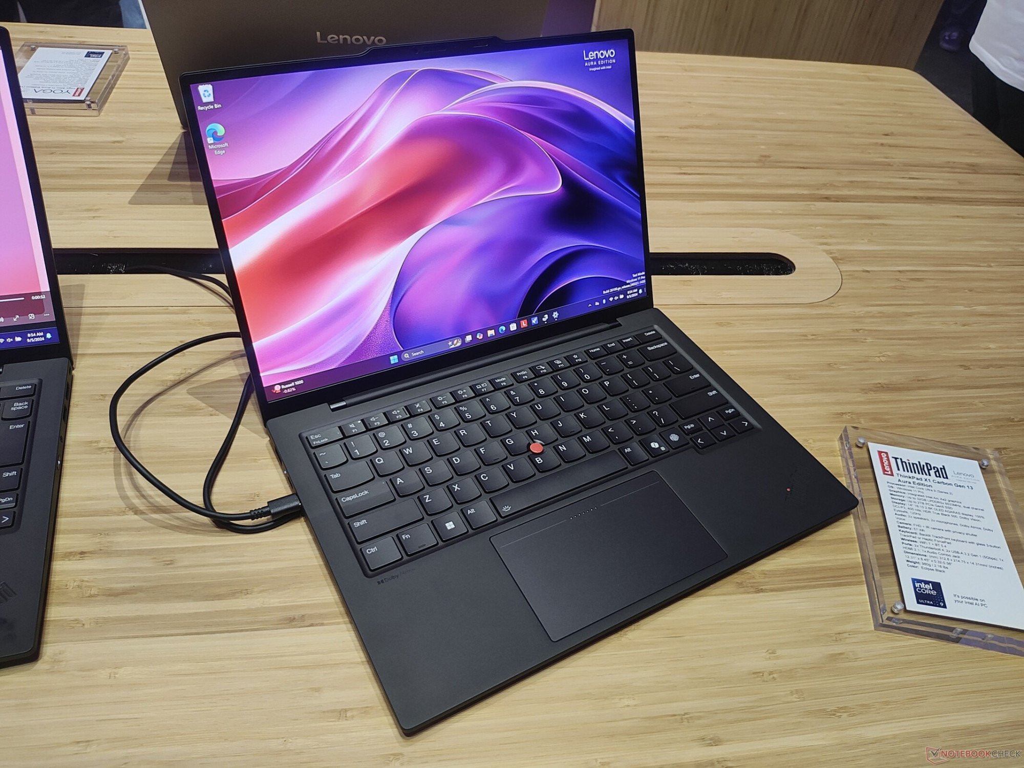 Ноутбук ThinkPad X1 Carbon Gen 13 Aura Edition (21NX00F8FW)