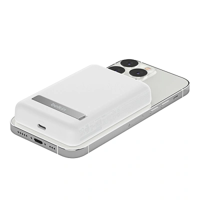 Портативный внешний аккумулятор Belkin Magnetic Wireless Power Bank 5K + Stand, WHITE (BPD004btWT)