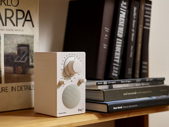 Портативный радиоприемник Tivoli PAL BT Цвет: Белый (PALBTWHITE)